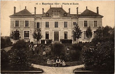 CPA Reyrieux Mairie et École (485890)