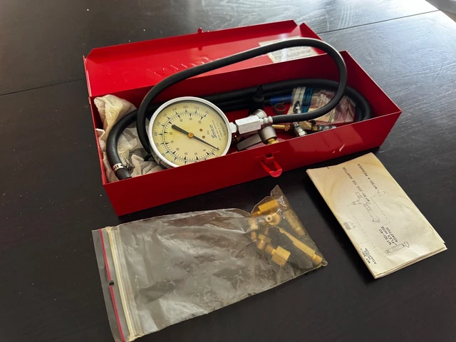 Snap-on MT-321C Fuel Pressure Gauge / Testing Set. with Tool Box