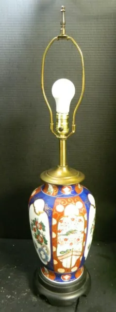 Vintage Red, White & Blue Oriental Themed Porcelain & Brass Table Lamp Excellent