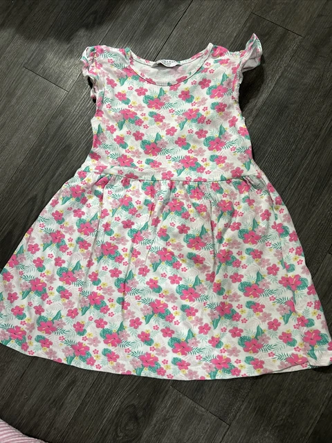 Girls summer clothes bundle age 5-6 years 2