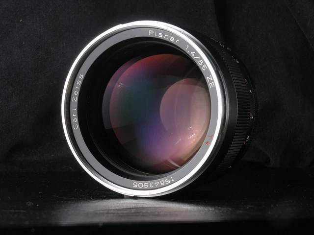 Zeiss 85mm f1.4 T* Planar telephoto portrait lens, ZE, fits Canon/Sony
