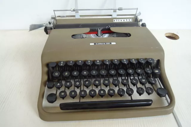 Macchina per scrivere Olivetti lettera 22 typewriter