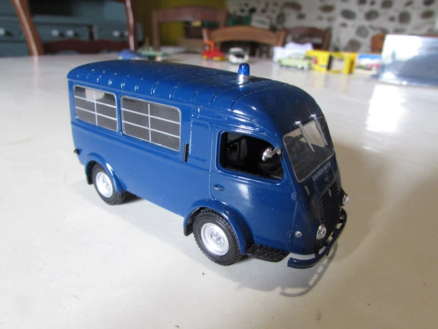 VEHICULE GENDARMERIE NATIONALE - Renault Nevada - 1/43 - Norev EUR 16
