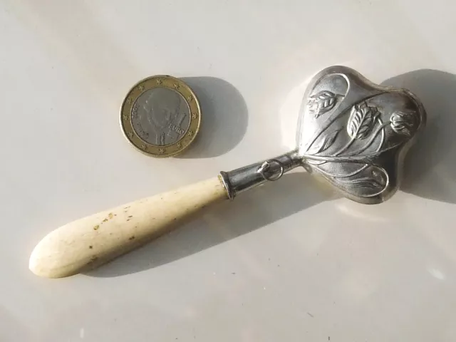 BEAU HOCHET ANCIEN  des années 1900 D'EPOQUE ART NOUVEAU en ARGENT avec MANCHE