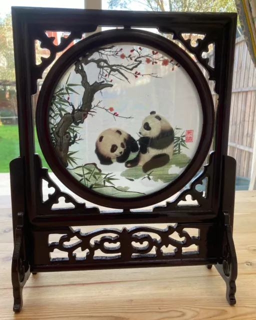 Chinese Suzhou Double Sided Signed Silk Embroidery Wooden Swinging Frame and box