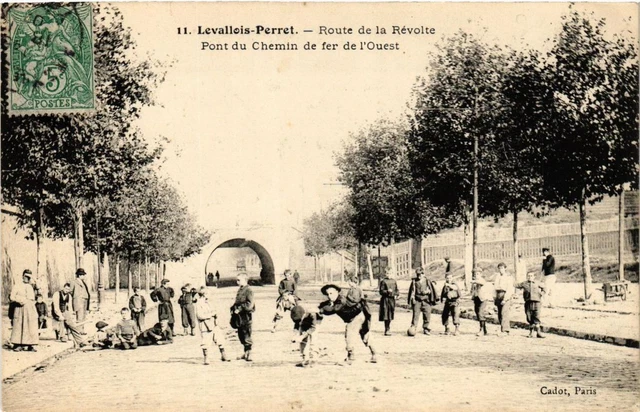 CPA AK LEVALLOIS-PERRET Route de la Revolte Bridge du Chemin de fer (673133)