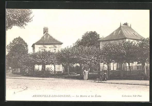CPA Arnouville-les-Gonesse, La Mairie et les Écoles