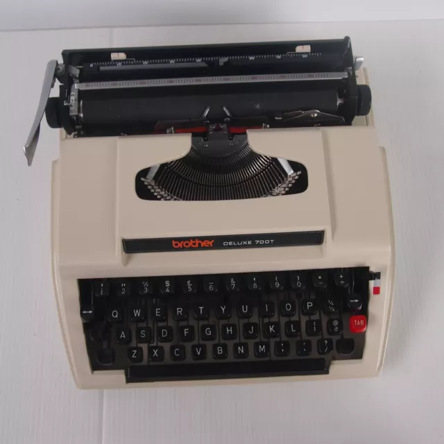 Brother Deluxe 700T manual typewriter with cover good working condition