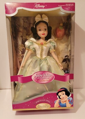 Disney Princess Snow White Brass Key Collectible Keepsake Porcelain Doll NIB