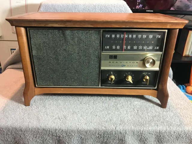 Vintage 1960's RCA VICTOR RHC41W Walnut Solid State Radio  Works  17"X 8" X 10"