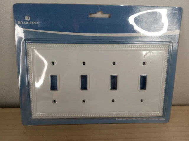 Placa de pared interruptor de palanca de cuatro cuentas Brainerd 64774 blanca