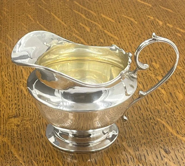 Pretty english sterling silver cream jug London 1920