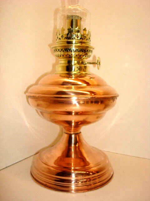 ANCIENNE LAMPE à PÉTROLE TOTALEMENT RESTAUREE et NETTOYEE