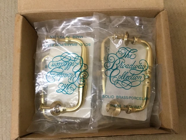 BROADWAY Collection 14.10118.605 DESIGN CHOICE, WEATHERLY 3" PULL, POL. BRASS