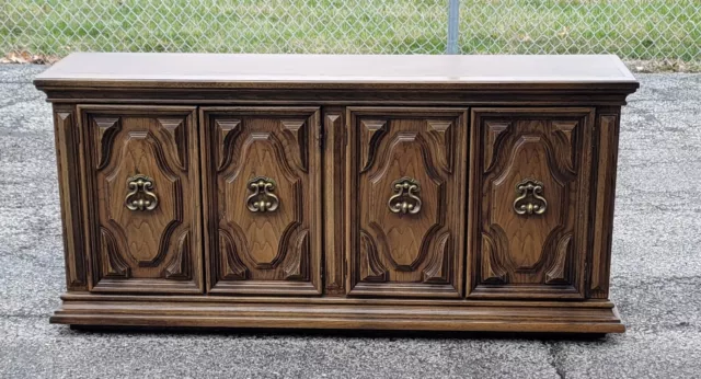 THOMASVILLE FURNITURE Cellini Collection Italian Provincial Sideboard Buffet