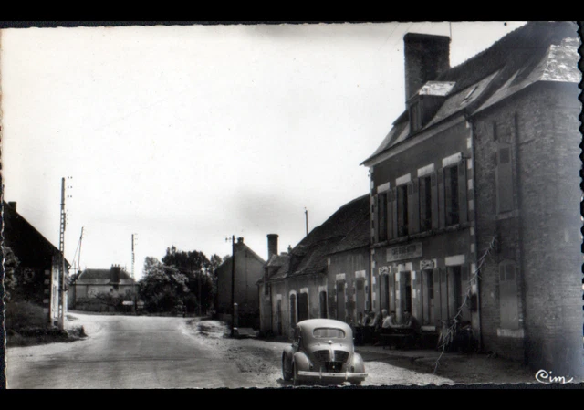 LE GUE BOTRON / COSNE-sur-LOIRE (58) RENAULT 4CV au CAFE animated & VILLAS