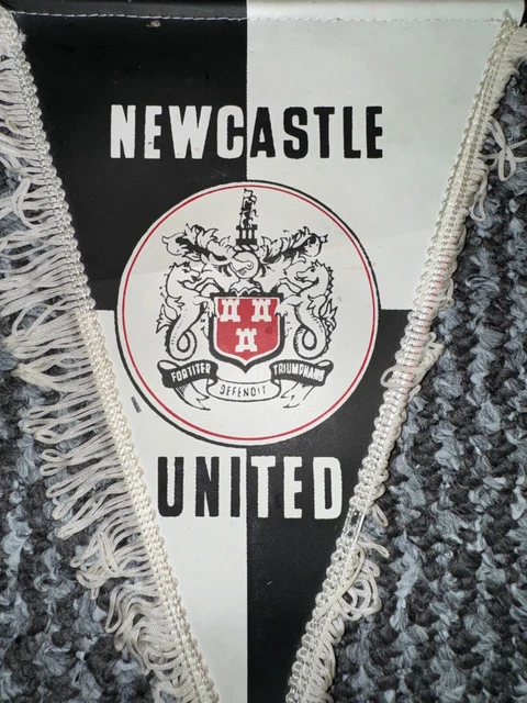 FANION VINTAGE foot * NEWCASTLE UNITED football * CLUB ANGLAIS 1892