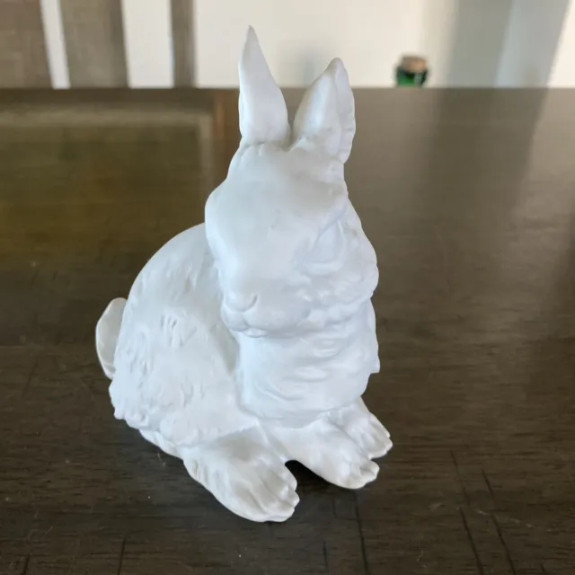 VINTAGE KAISER PORCELAIN HARE/BUNNY - white, W Germany, #527 bisque,5”