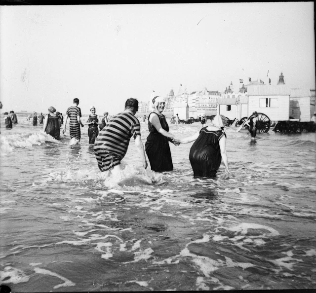 OSTENDE 1911 - Glass Negative - La Plage Famille German Belgium - 1450-9