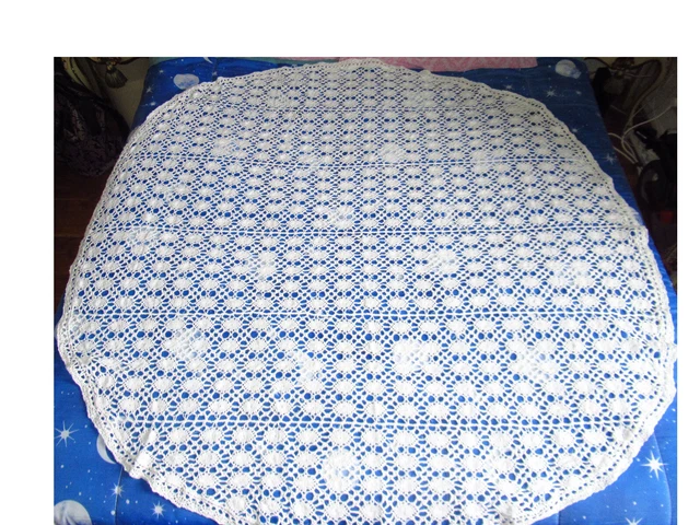 dimensions de la nappe au crochet à la main - 160 x 160 cm