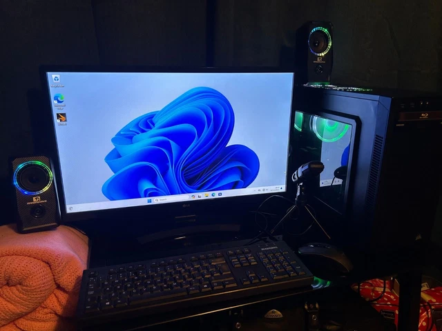 Gaming pc complete set up inc monitor mic speakers FAST xmas gift teen delivery! Gaming pc complete set up inc monitor mic speakers FAST xmas gift teen delivery!