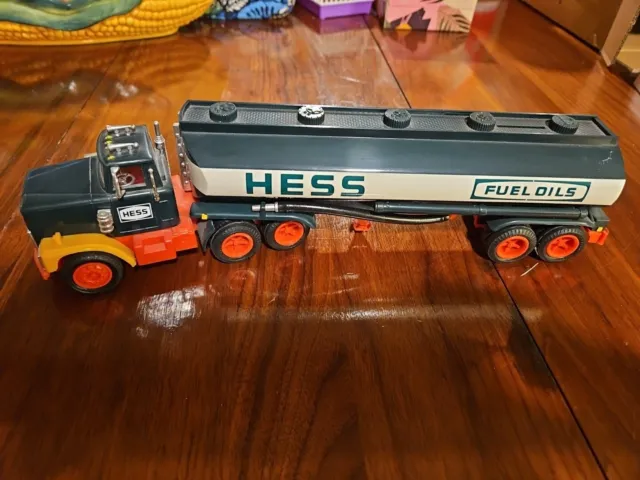 1984 VINTAGE HESS FUEL OIL TANKER TRUCK BANK-lights Work