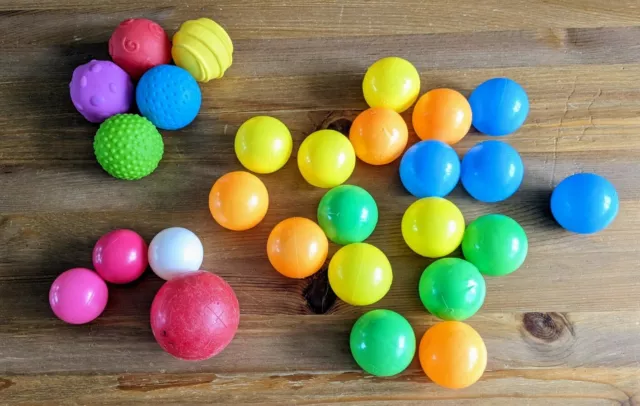 27X Children Plastic & Biteable Rubber Soft Balls Bath time Floating Toys
