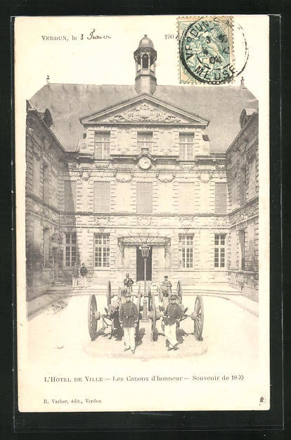 CPA Verdun, L´Hotel de Ville, Les Canons d´honneur 1870 1904