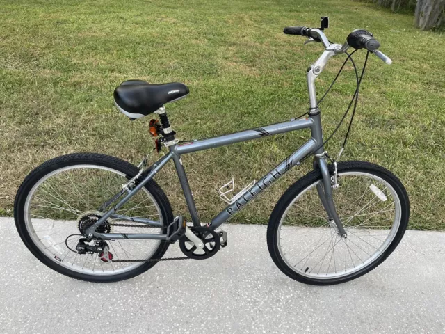 RALEIGH VENTURE Men s Bicycle Mountain Hybrid 26 tires 249.99