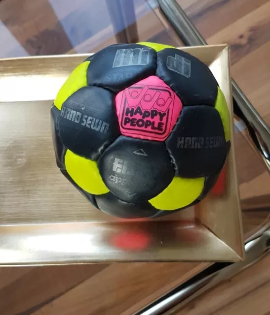 Ball Spielzeug HAPPY PEOPLE midi schwarz rot gelb Handball voll süß sehr alt