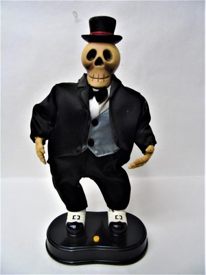 singing figure