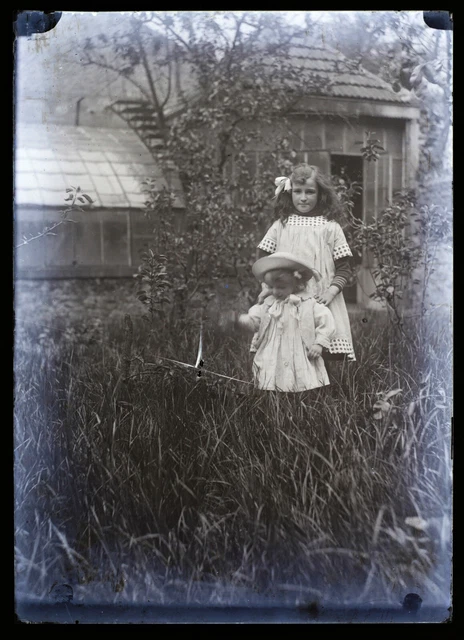 FRANCE Family Children c1930 Amateur Photo n3 NEGATIVE Cracked Glass Plate