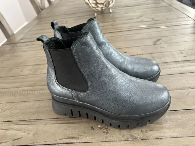 FLY LONDON Chelsea Platform Ankle Boots Metallic Grey Black Leather Size 39 9
