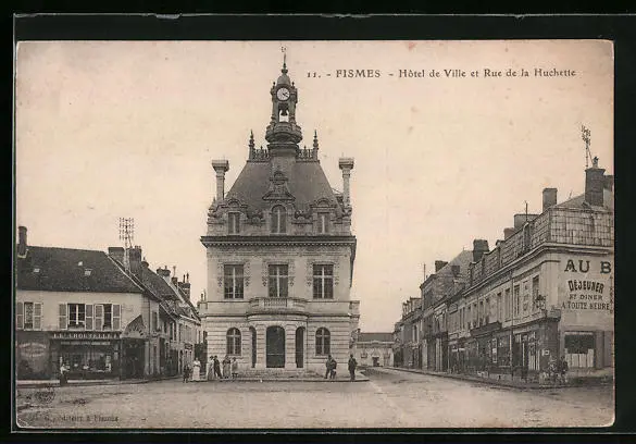 CPA Fismes, Hôtel de Ville et Rue de la Huchette