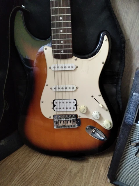 guitare électrique occasion SQUIER BY FENDER BULLET STRAT 4