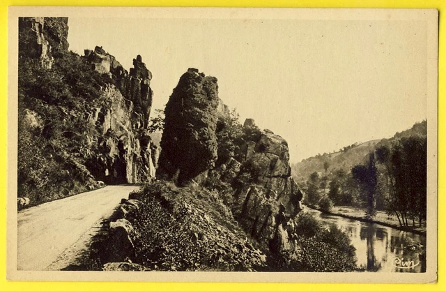 cpa Auvergne CHOUVIGNY (Allier) Vallée de la SIOULE ROC ARMAND route d'EBREUIL