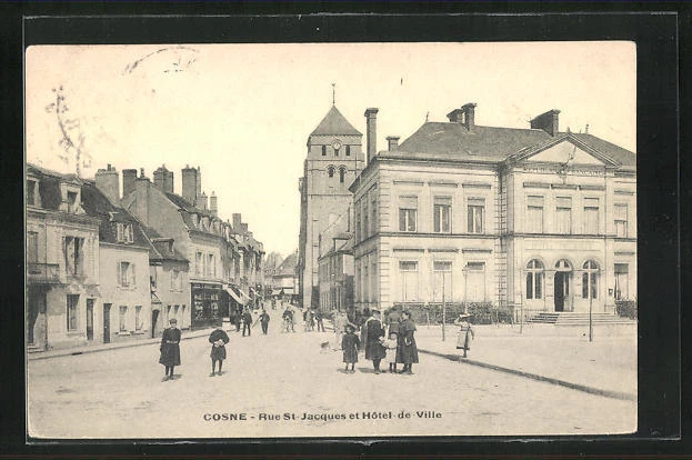 CPA Cosne, Rue Saint-Jacques et Hotel de Ville 1906