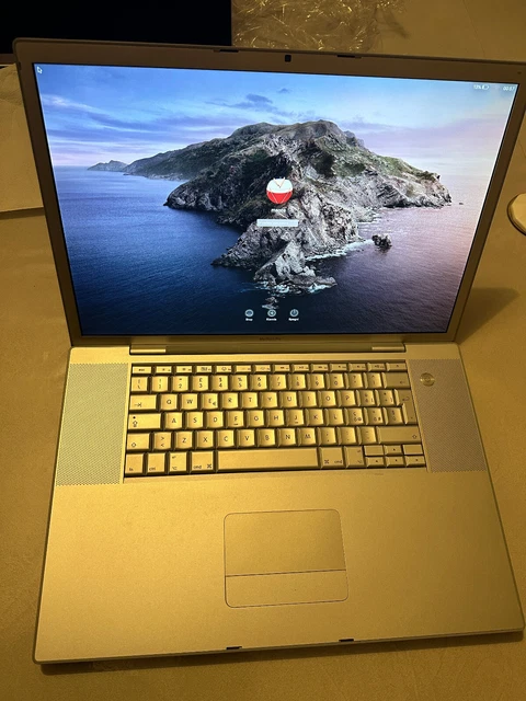 Apple MacBook 17" late 2008 Intel Core Duo 2.6Ghz  HDD 250 GB 4GB 800MHz A1261