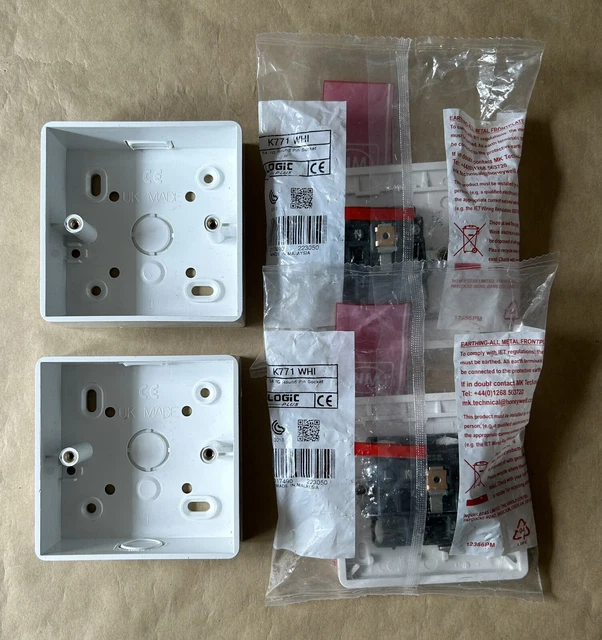 Toma de pasador redondo sin conmutar Mk Logic Plus K771 WHI en blanco + cajas traseras
