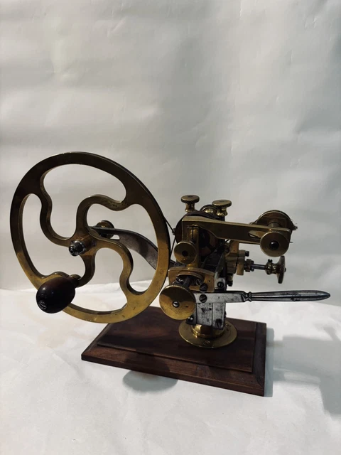 Pièce D’horlogerie Ancienne - Roue D’entraînement Et étaux Pour Tour Horloger - Outil Vintage