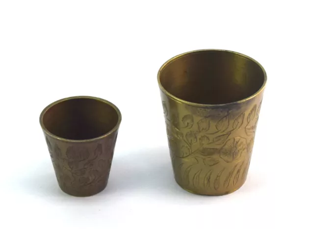 Vintage Wine Rack Decorative Flower Design Brass Vodka Shot Glass. G66-625