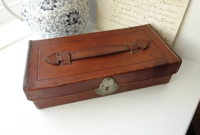 Antique leather vanity box or travelling glove box, handle, early 20th C, patina