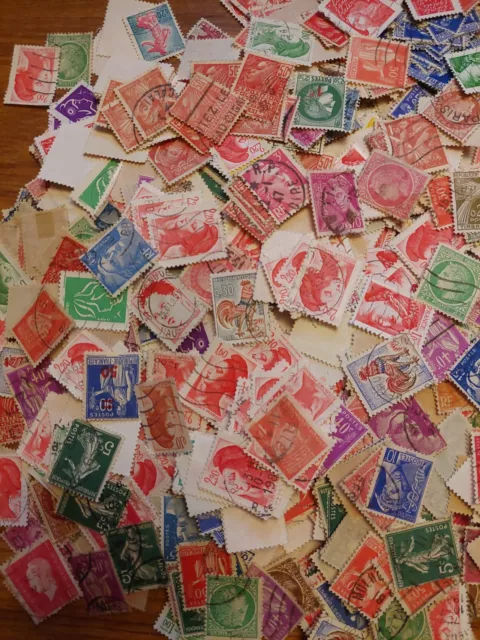 Gros Lot De Plus De 2000 Timbres Petit Format A Trier Pour Etude ! 2