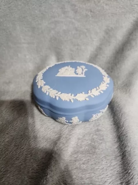 Beautiful Wedgwood Blue Jasperware Covered Powder Jar Trinket Box Grecian Design