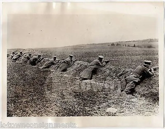 WWI German Infantry Trenches in Poland Antique News Press Photograph 1914