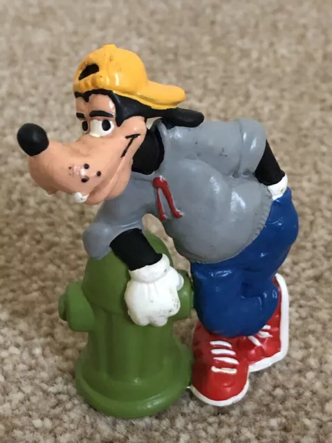 Disney Bullyland Goofy Leaning on Fire Hydrant Plastic Figurine