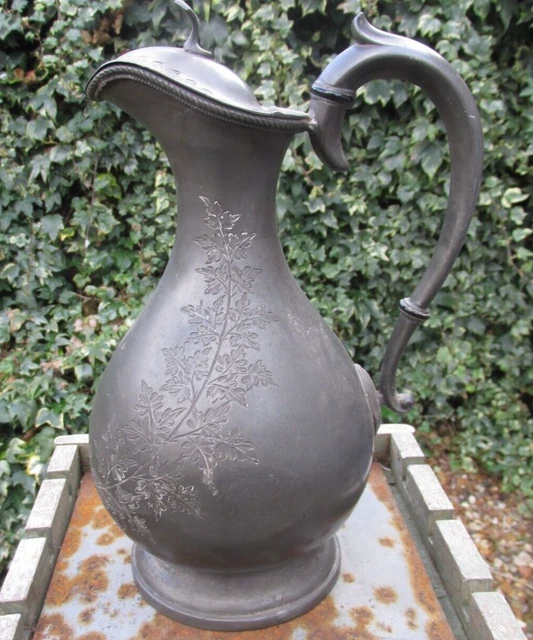 Cuerda decorativa de 10 por 5 pulgadas 1747 con tapa de peltre Ewer o jarra jarra
