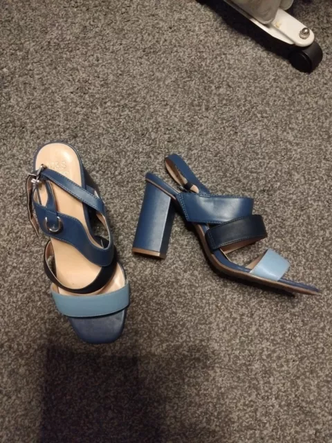M&S Sandals Size 6.5 Wide Fit Navy /Light Blue Back Strap Block Heel Ex Cond