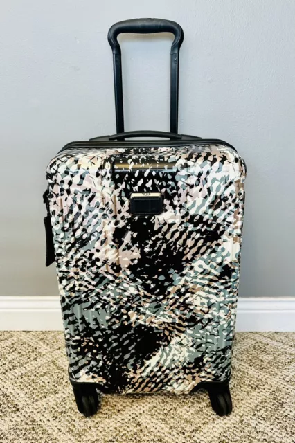 Tumi Vapor Lite International 4 Wheeled Carry-On Spinner Luggage 22" 28660SP
