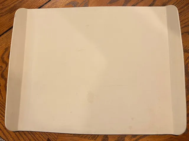 https://www.picclickimg.com/KmAAAOSwTFplaO7R/PAMPERED-CHEF-1343-Large-Stoneware-Cookie-Sheet-w.webp